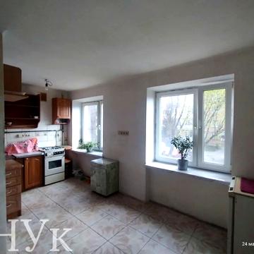 Михайла Грушевського вул., 34