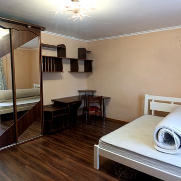 Дарницький бульв., 8