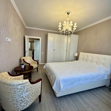 Анни Ахматової вул., 13-Д