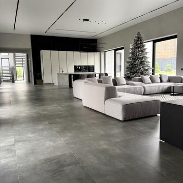 Молодіжна, 23