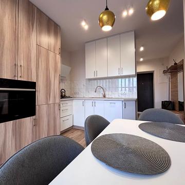 Гетьмана Мазепи вул., 2