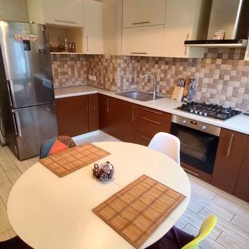 Слави бульв., 28