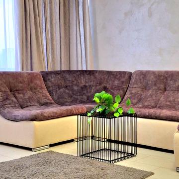 Дніпровська набережна вул., 14