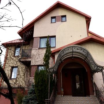 Проїзна вул., 8