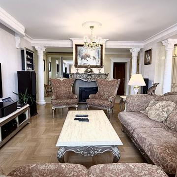 Раїси Окіпної вул., 10