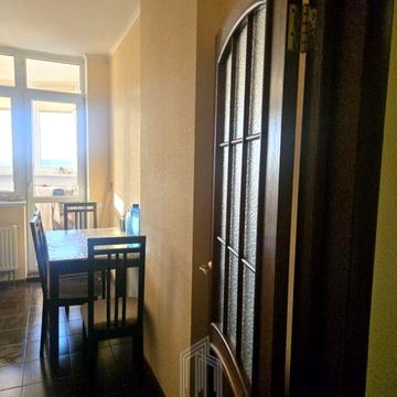 Воскресенська вул., 14-Б