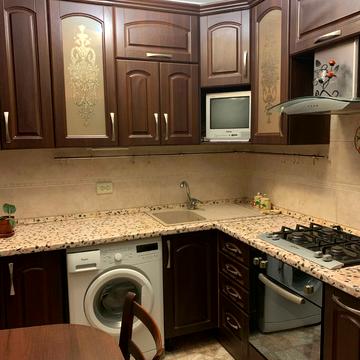 Чорнобильська вул., 9