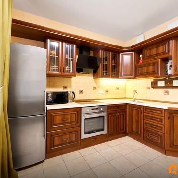 Дніпровська набережна вул., 26