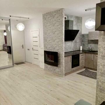 Анни Ахматової вул., 32/18