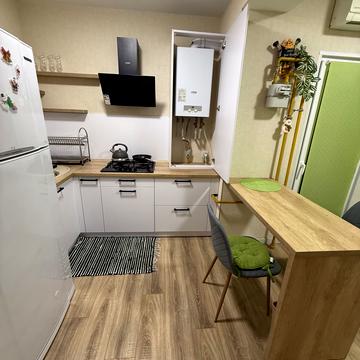 Петрівська вул., 1-Б