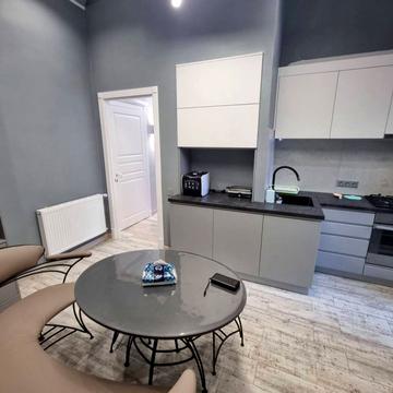 Хотинська вул., 2