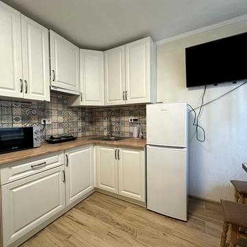 Академіка Шалімова вул., 82