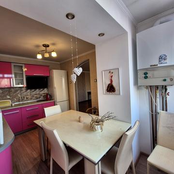 Івана Миколайчука вул., 38