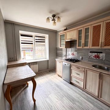 Української Перемоги вул., 30