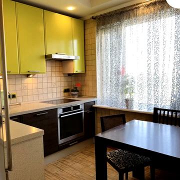 Композитора Лятошинського вул., 8