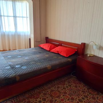 Гната Юри вул., 6