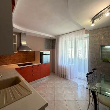 Академіка Корольова вул., 24