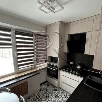 Академіка Булаховського вул., 38