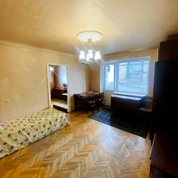 Олександра Попова вул., 8