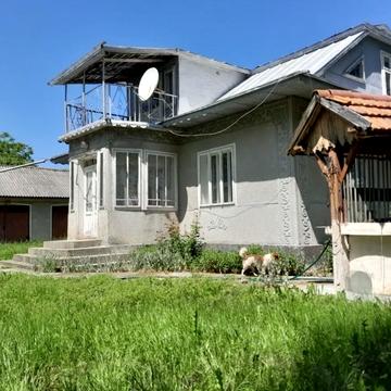 Набережна, 3