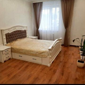 Академіка Ющенка вул., 8