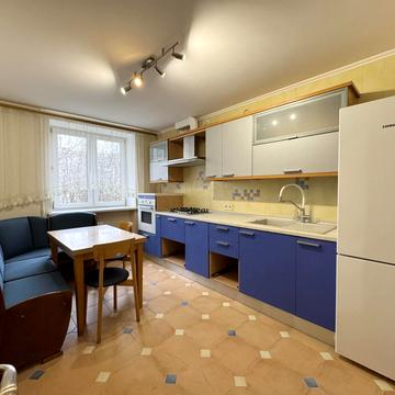 Небесної Сотні просп. (Маршала Жукова), 30