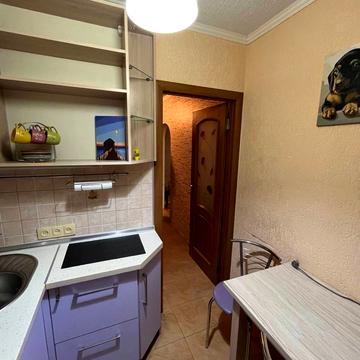 Героїв просп., 12