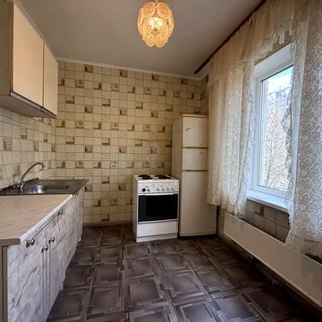 Підлісна вул., 2