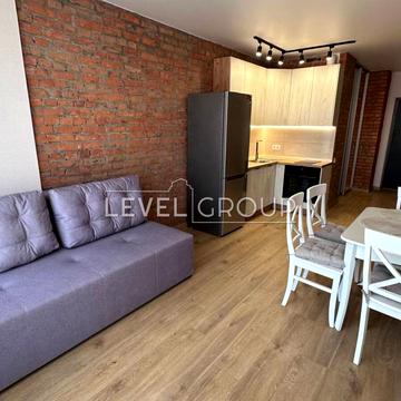 Віктора Некрасова вул. (Північно-Сирецька), 8