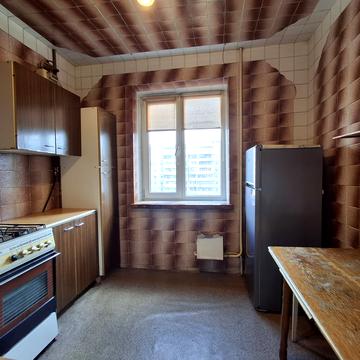 Тростянецька вул., 7