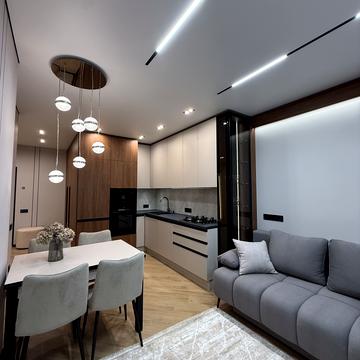 Угорська вул., 12