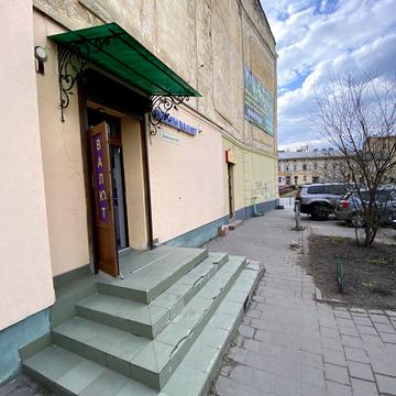 Джерельна вул., 38