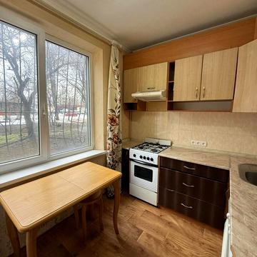 Нескорених вул., 49