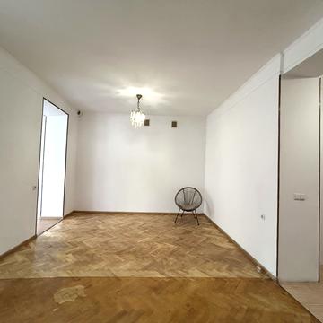 Родини Барвінських вул., 14