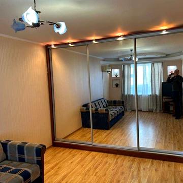 Академіка Сахарова вул., 38