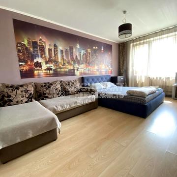 Валентинівська вул., 13б