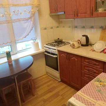 Мілютенка вул., 11