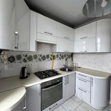 Залізнична вул., 49