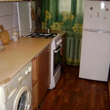 Златопільська вул., 3