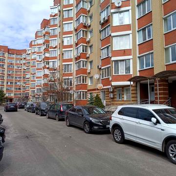 Салютна вул., 1-Б