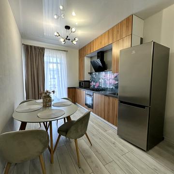 Словянська набережна вул., 7