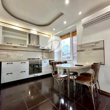 Предславинська вул., 51