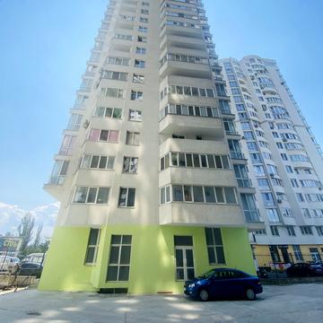 Світла вул., 3