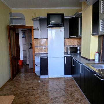 Паркова вул., 18