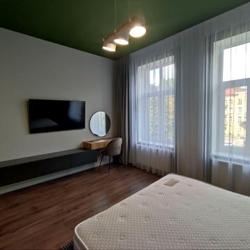 Івана Франка вул., 73