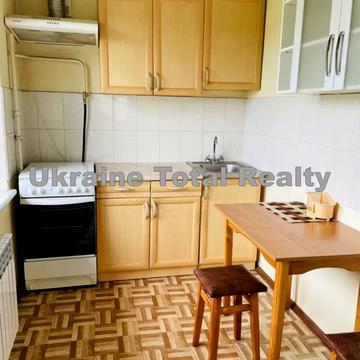 Будівельників вул., 16