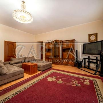 Софіївська пл., 4