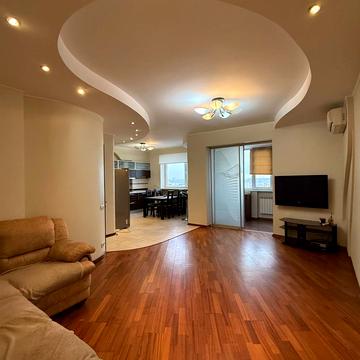 Анни Ахматової вул., 13-Д