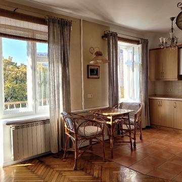 Бастіонна вул., 3/12