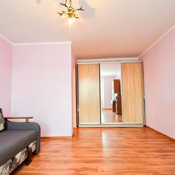 Володимира Лучаковського вул., 7